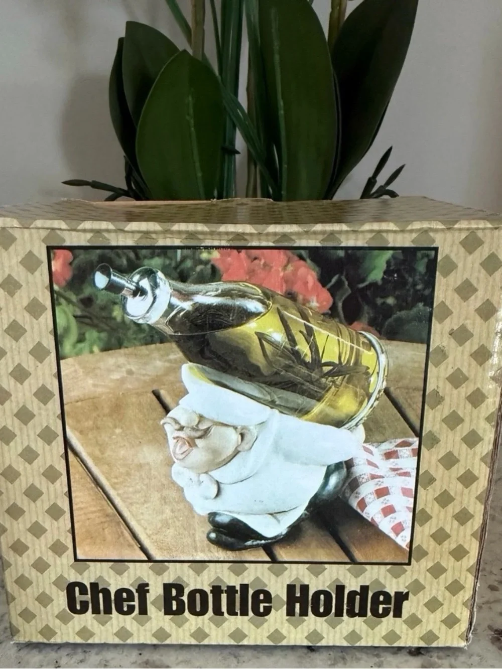 NEW/BOX Whimsical Kneeling Fat Chef Resin Freestanding Oil or Wine Bottle Holder